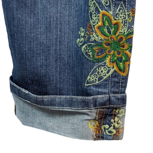 JEANSTAR Embroidered Cuffed Stretch Jean Capris Dark Wash Size 4 - Picture 4 of 14